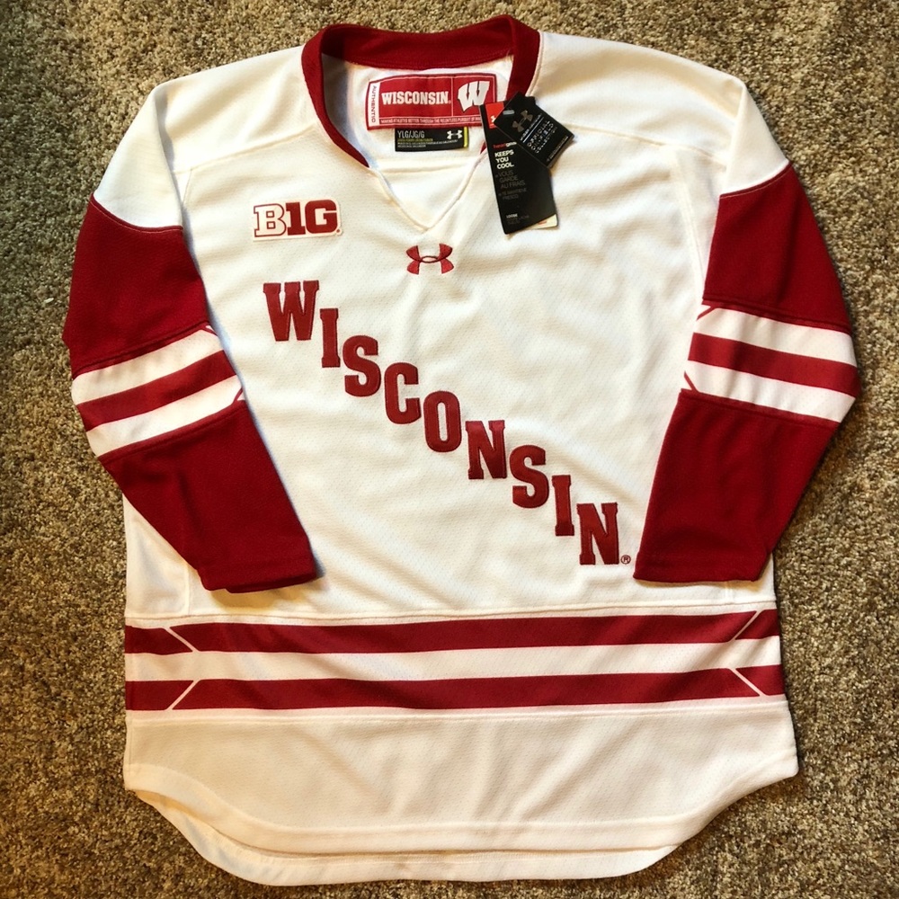 NWT Wisconsin Hockey Jersey - YL